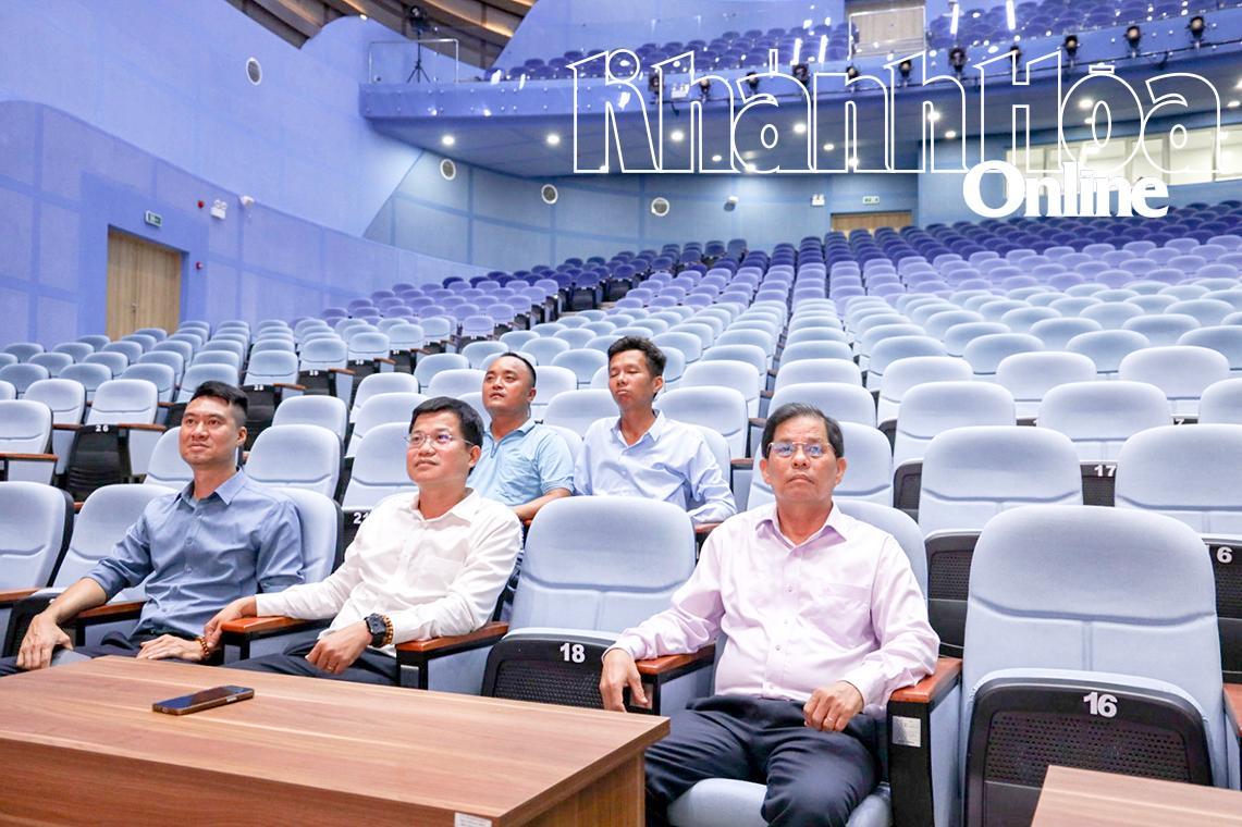 Chủ tịch UBND tỉnh Nguyễn Tấn Tuân kiểm tra tiến độ hoàn thiện công trình Cung Văn hóa thiếu nhi tỉnh